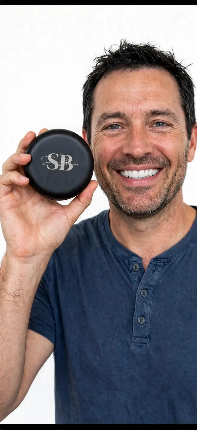 Smile Boutique NY customer Tom with his case